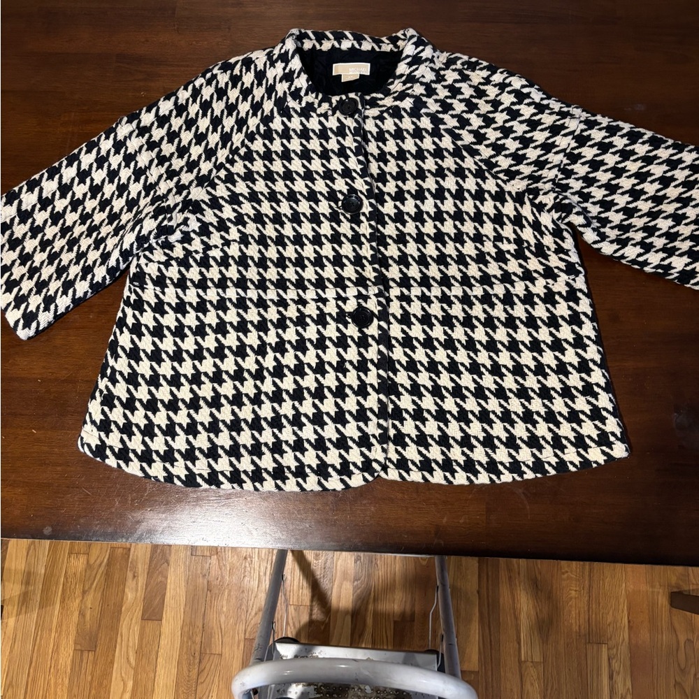 Michael Kors Houndstooth Black and White Women's Jacket. Quality, sturdy fabric